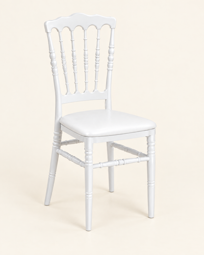 Chaise Napoléon blanche équipée d'une galette d'assise blanche en similicuir – Grossiste Event
