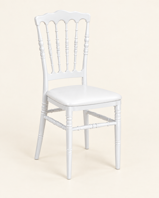 Chaise Napoléon blanche équipée d'une galette d'assise blanche en similicuir – Grossiste Event