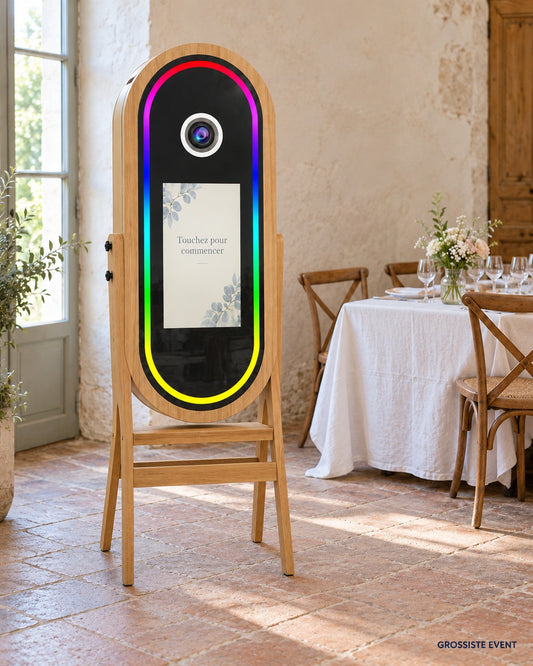 Photobooth Borne Ovale Nature dans une réception au décor naturel – mise en situation Grossiste Event